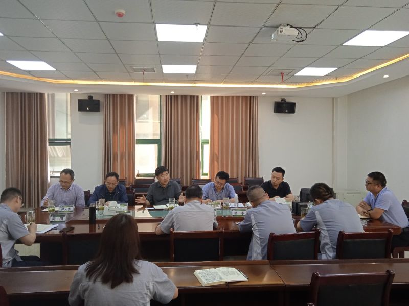 集團(tuán)黨委書記、董事長趙震海一行到能礦錳業(yè)調(diào)研