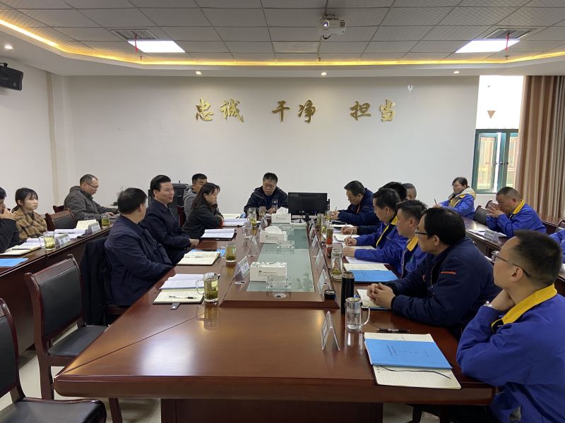 倒排工期 壓實(shí)責(zé)任 集團(tuán)公司黨委書記、董事長趙震海帶隊(duì)到能礦錳業(yè)聽取“3+2”方案推進(jìn)情況匯報(bào)會(huì)