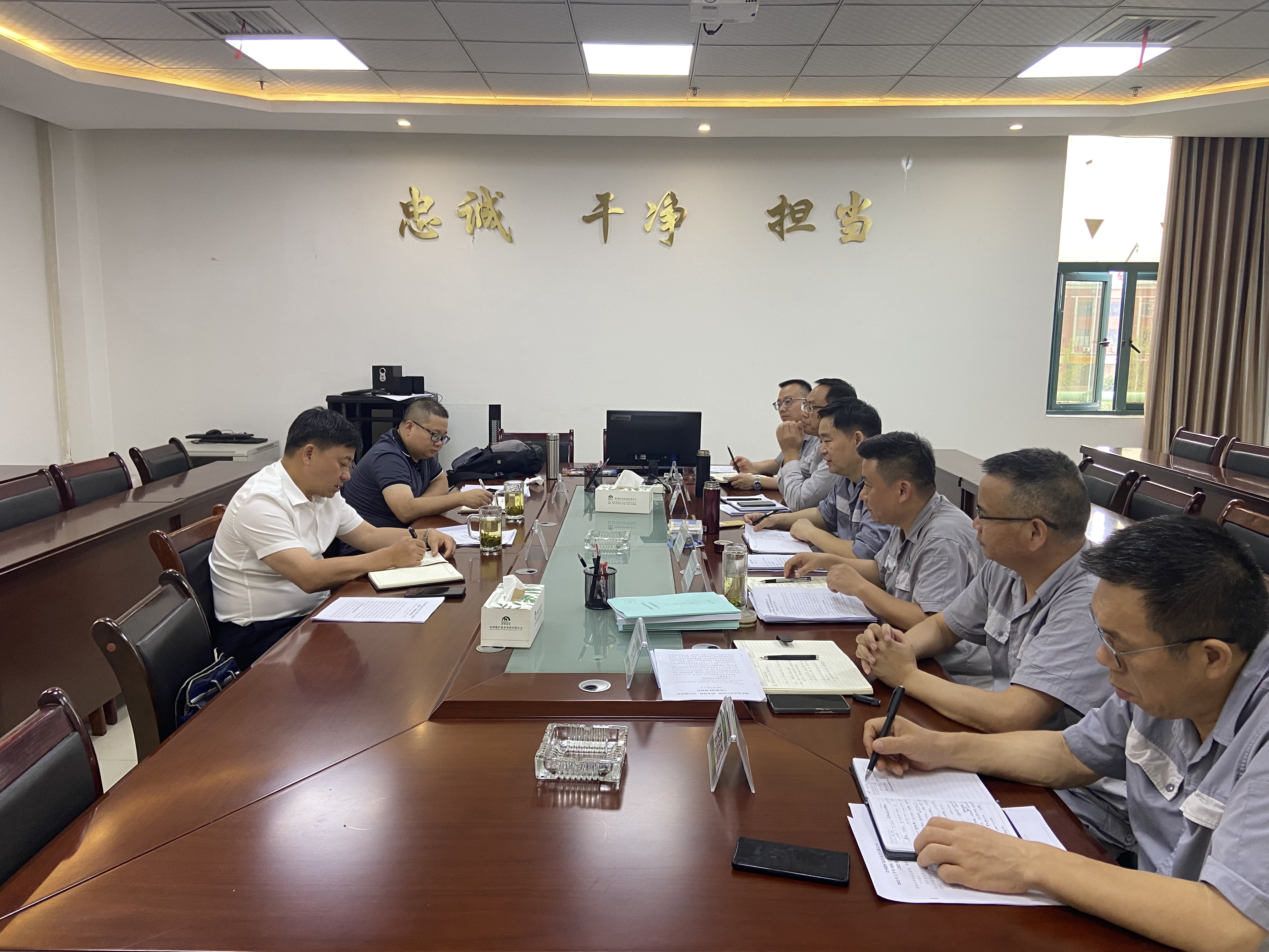 西南能礦集團黨委委員、副總經理李凱到能礦錳業調研生產經營、降本增效等工作