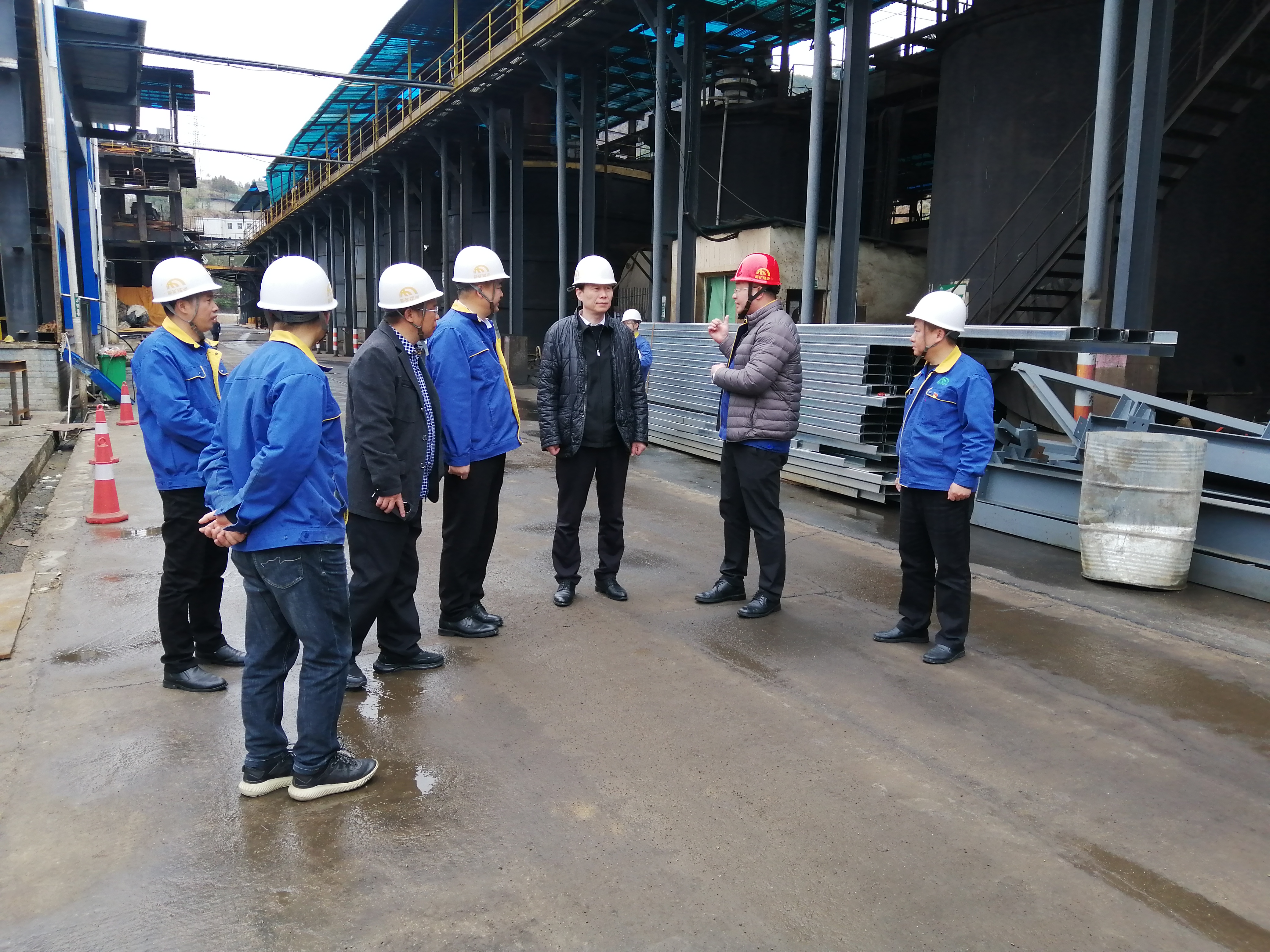 集團黨委副書記、副董事長、總經(jīng)理石顯銀一行到能礦錳業(yè)調(diào)研減虧止損三年行動方案推進情況