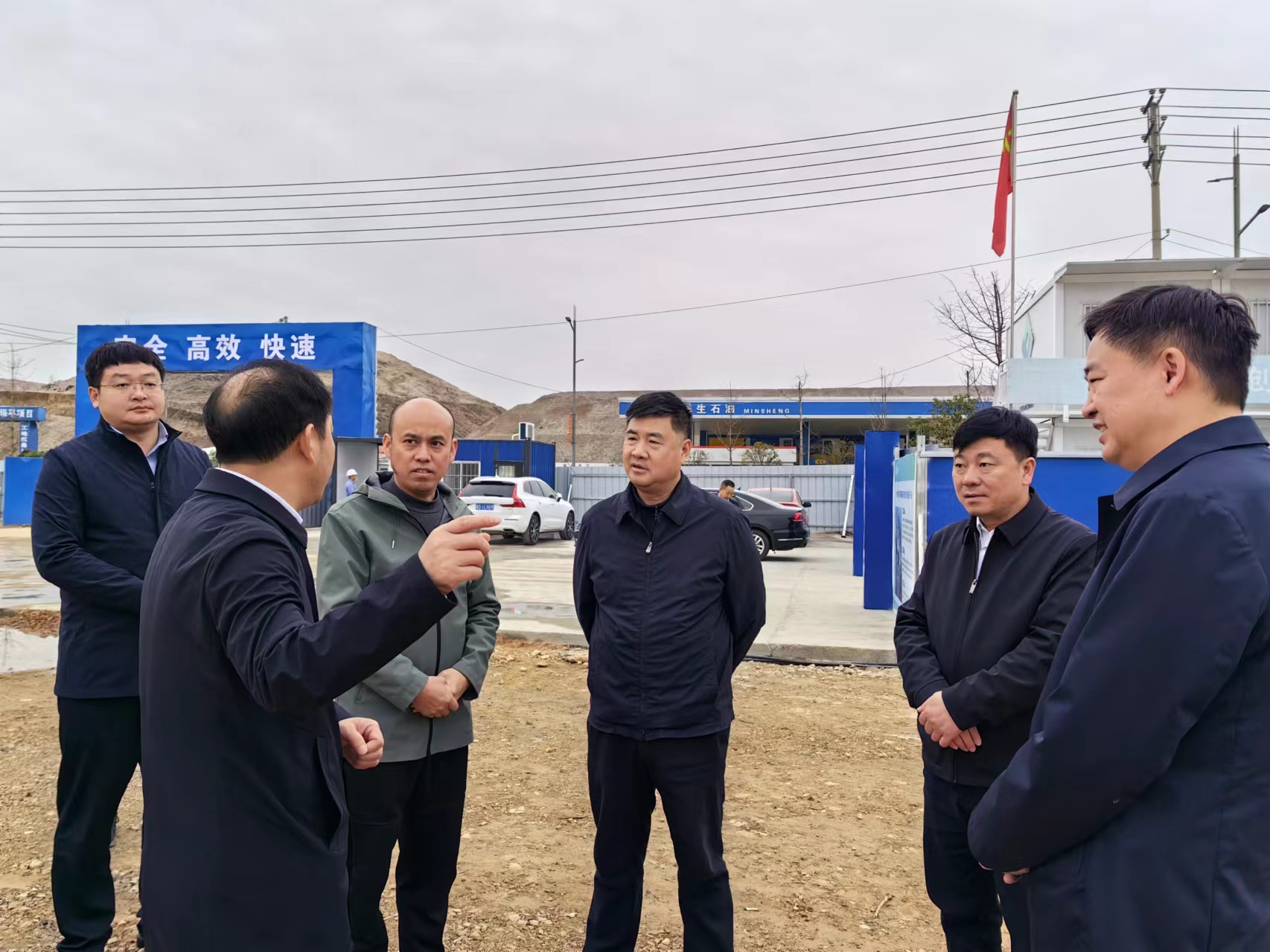 集團黨委書記、董事長趙震海一行到能礦錳業(yè)參加國家“高新技術(shù)企業(yè)”等揭牌儀式暨調(diào)研一季度生產(chǎn)經(jīng)營工作