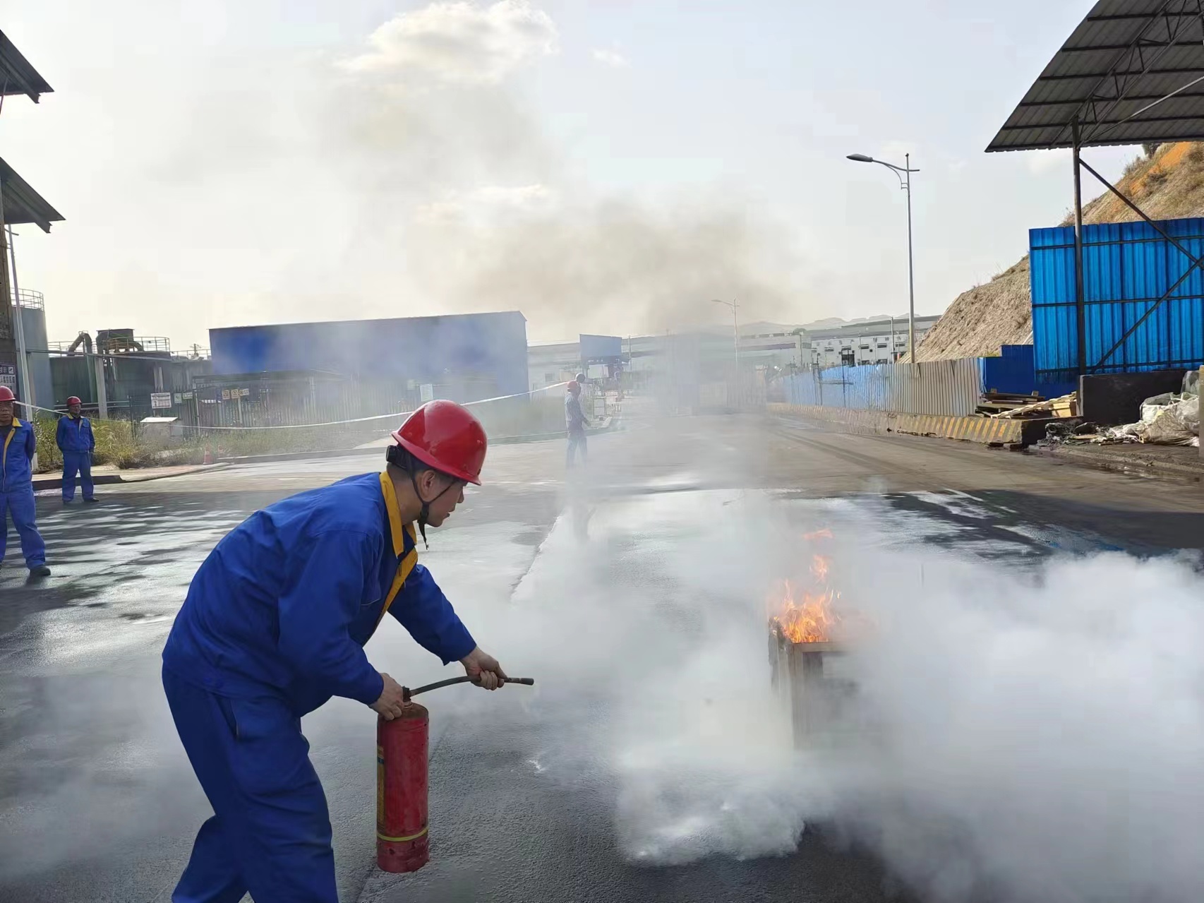 能礦錳業(yè)開展火災突發(fā)事故專項應急演練