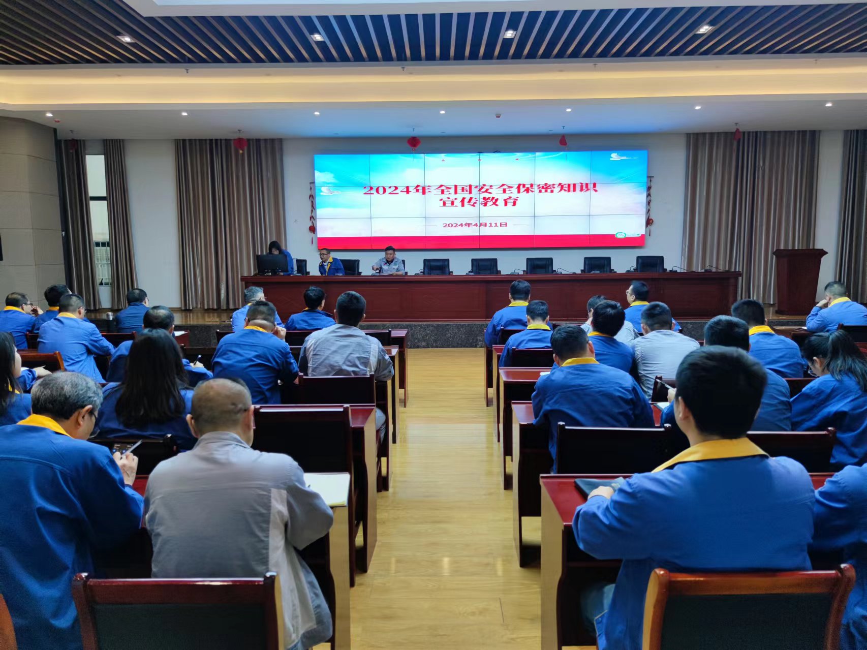 以夜學促實干  以分享促成長——能礦錳業“夜間大講堂”開課啦！