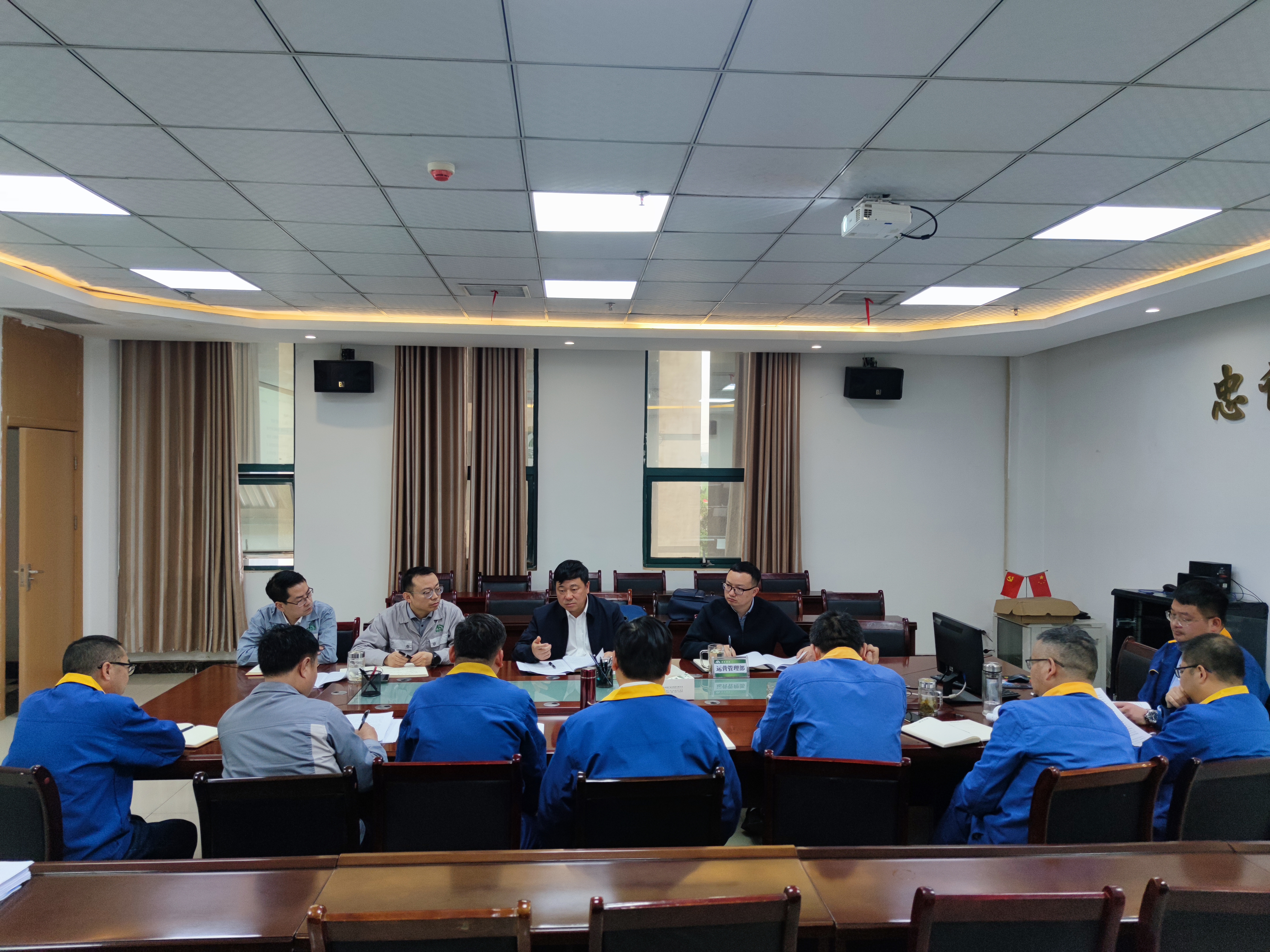 集團公司黨委委員、副總經(jīng)理李凱到能礦錳業(yè)調(diào)研一季度“開門紅”情況及降本增效工作