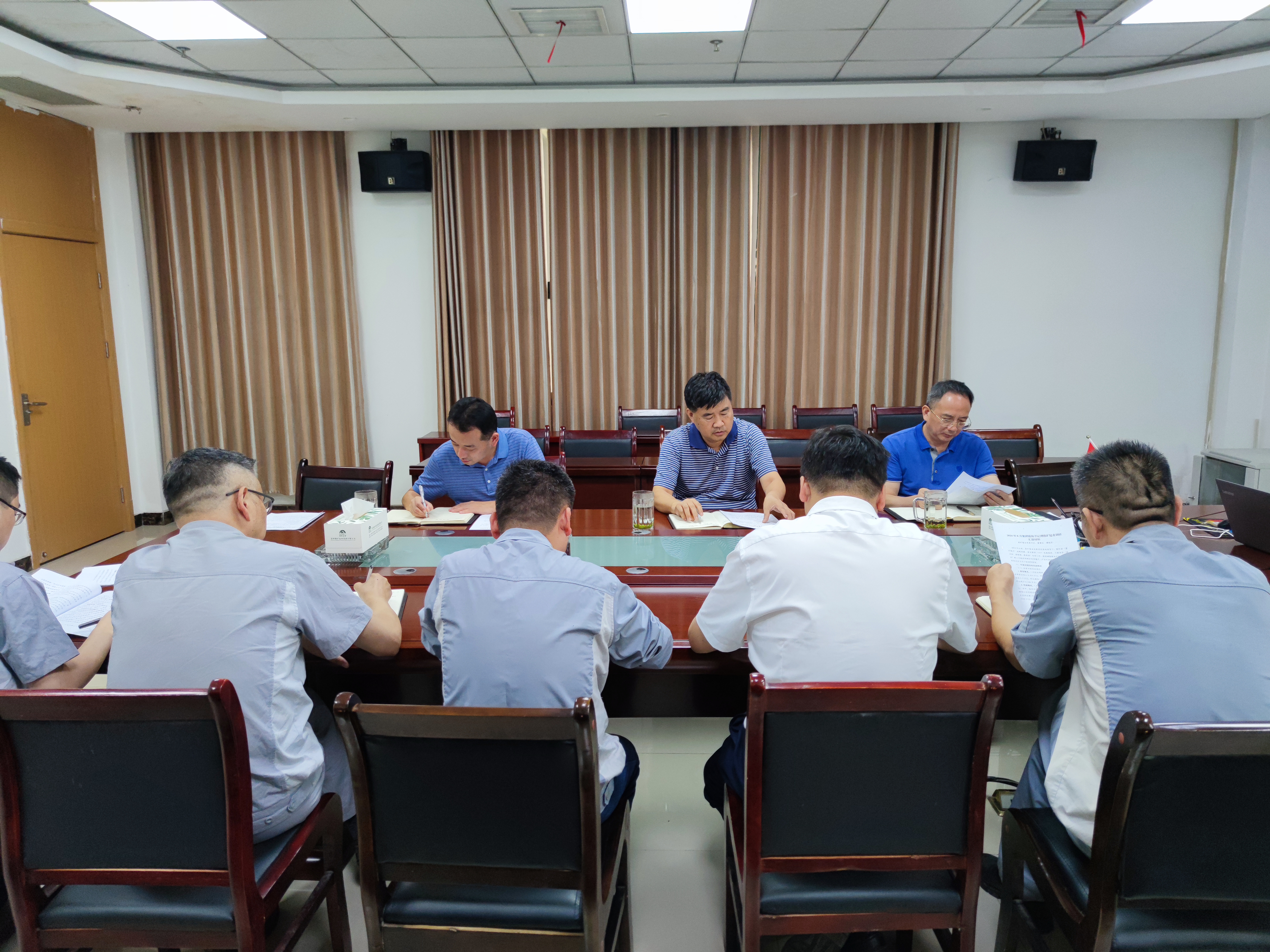 集團黨委書記、董事長趙震海到能礦錳業調研