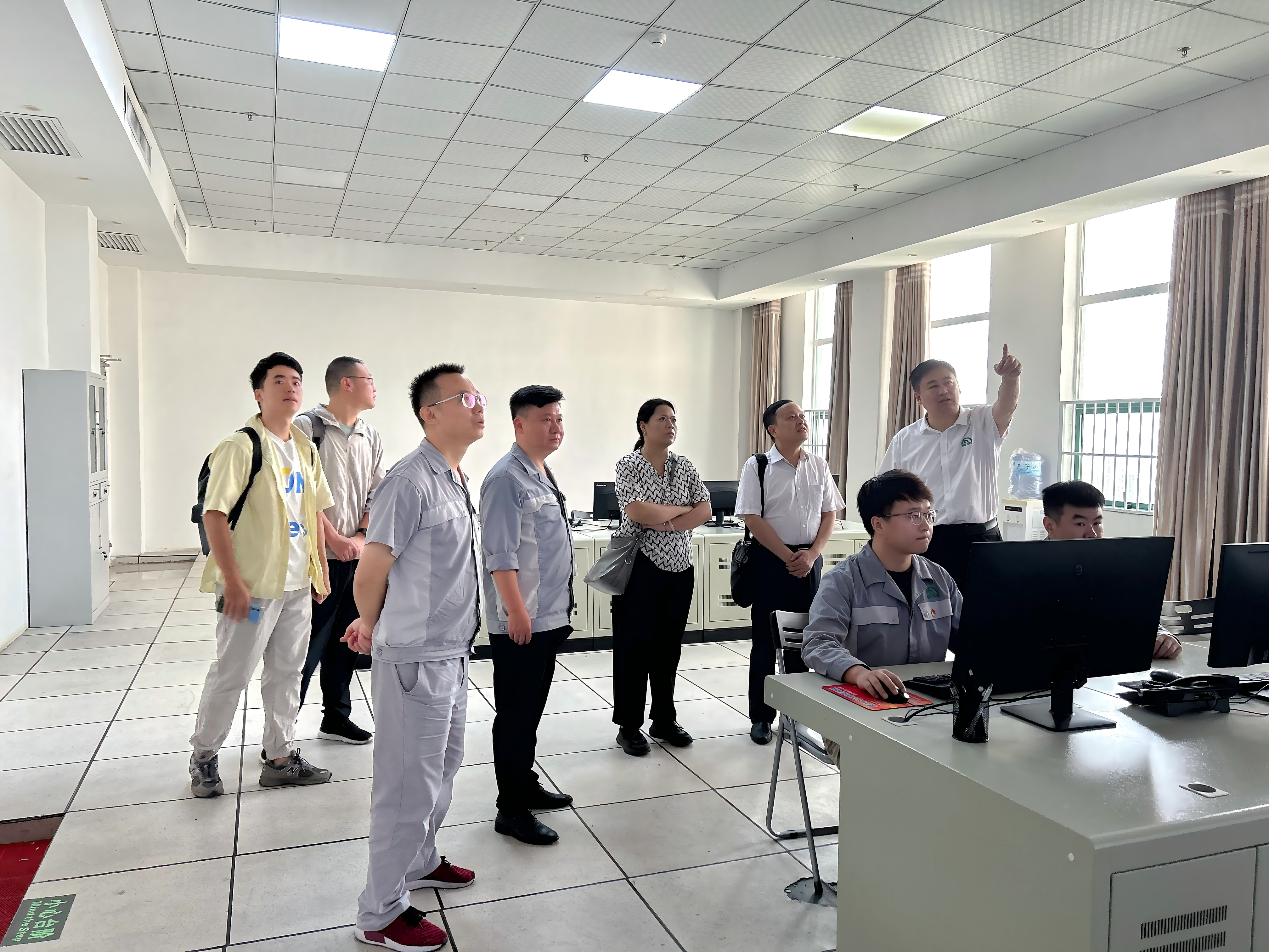 西南能礦集團外部董事李宗喜、喻世蓉到能礦錳業調研