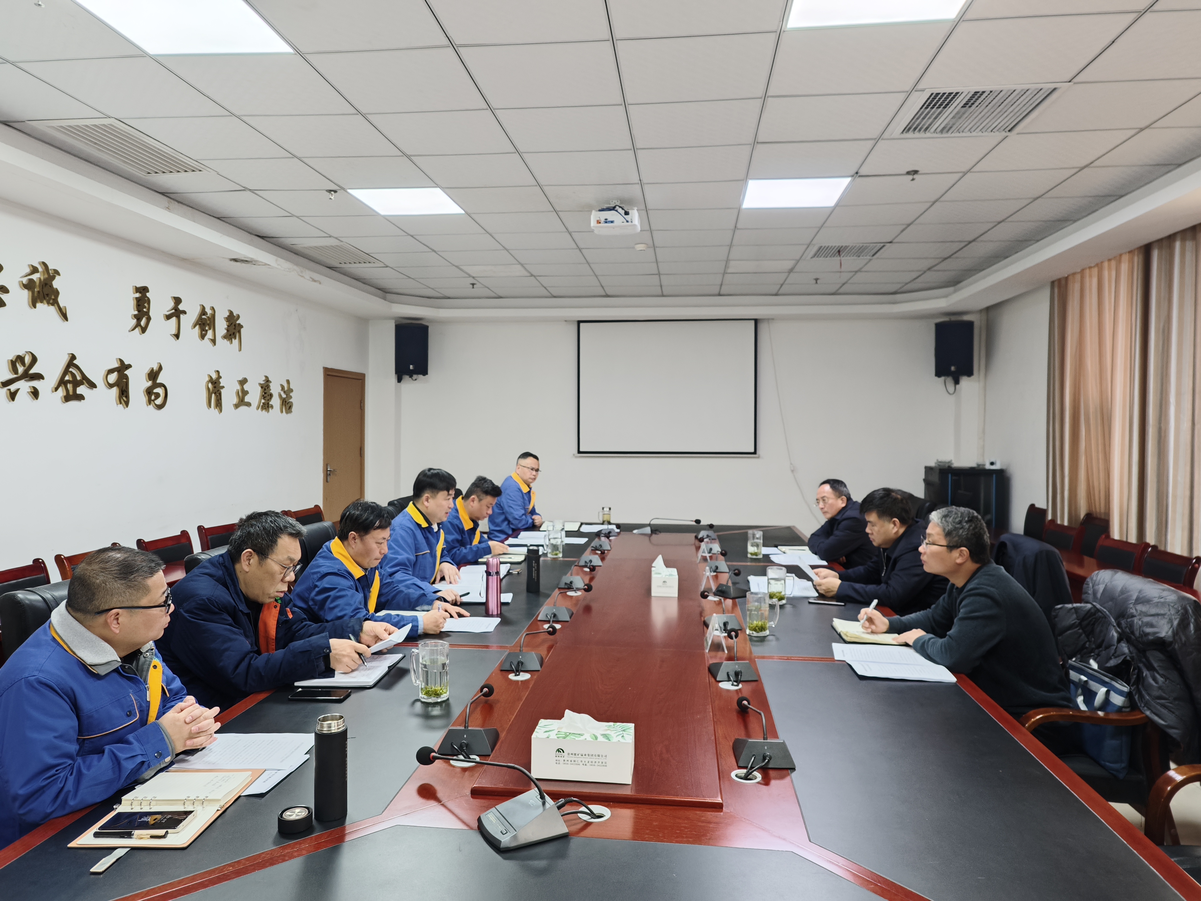 集團黨委書記、董事長趙震海到能礦錳業調研