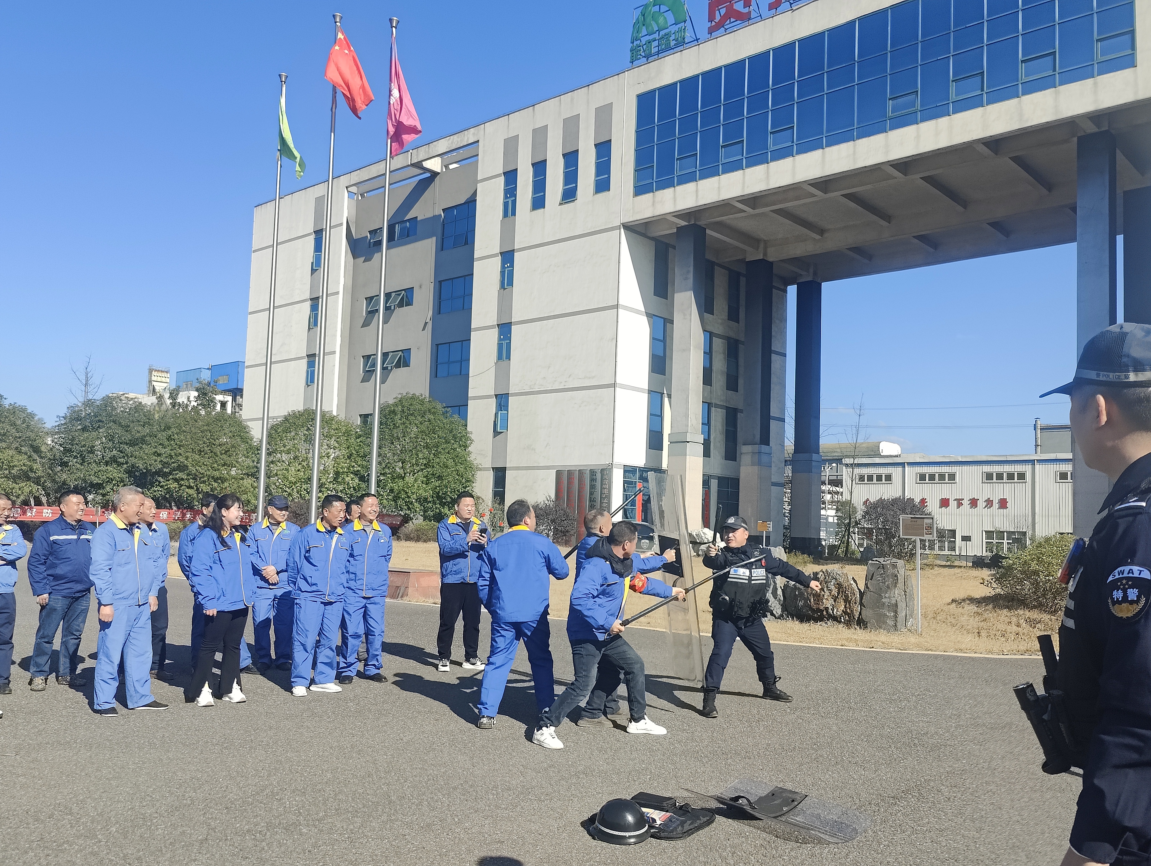 能礦錳業聯合公安機關開展安保人員技能培訓