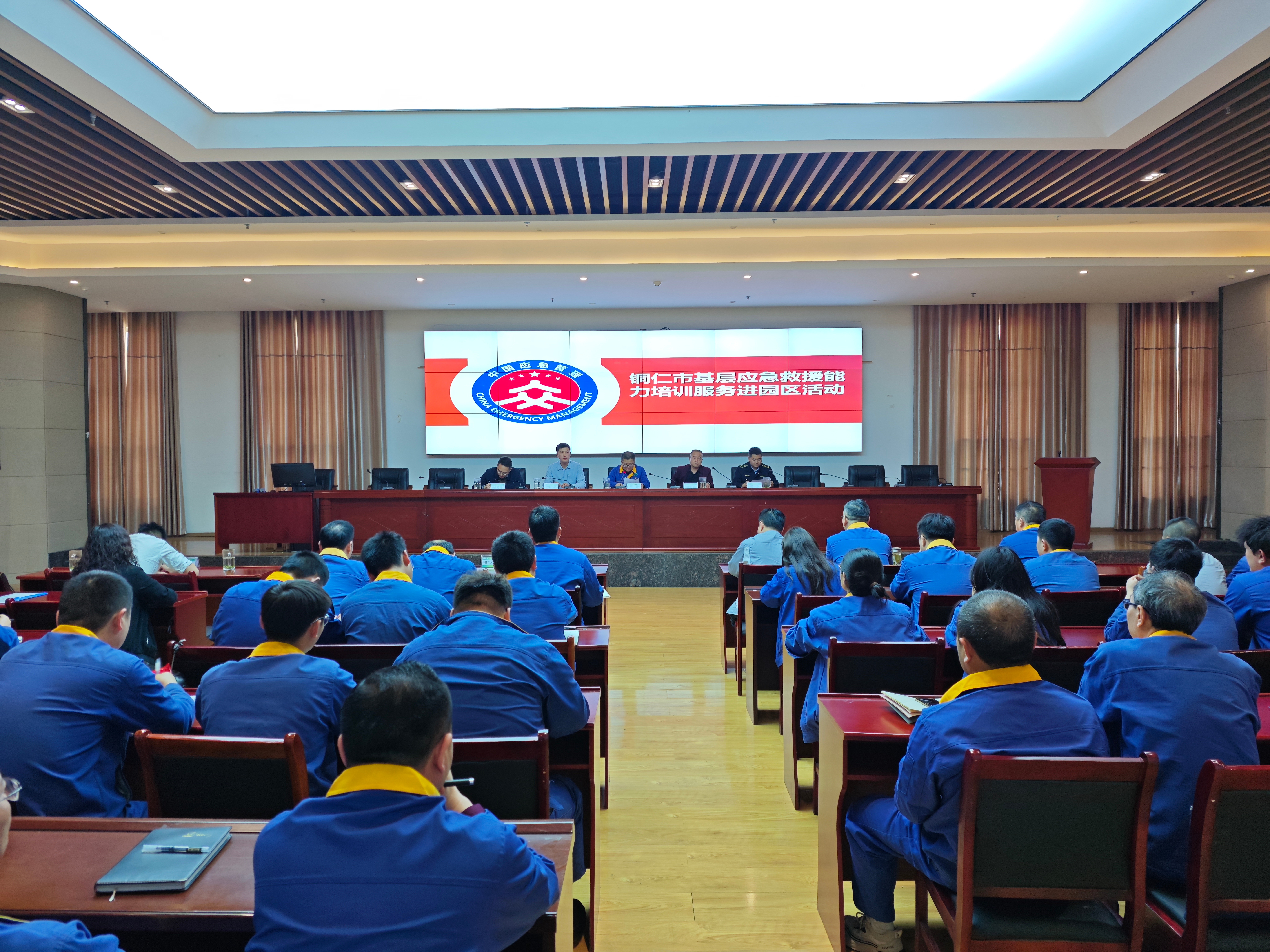 能礦錳業(yè)開展特殊作業(yè)安全管理和應(yīng)急救援培訓(xùn)