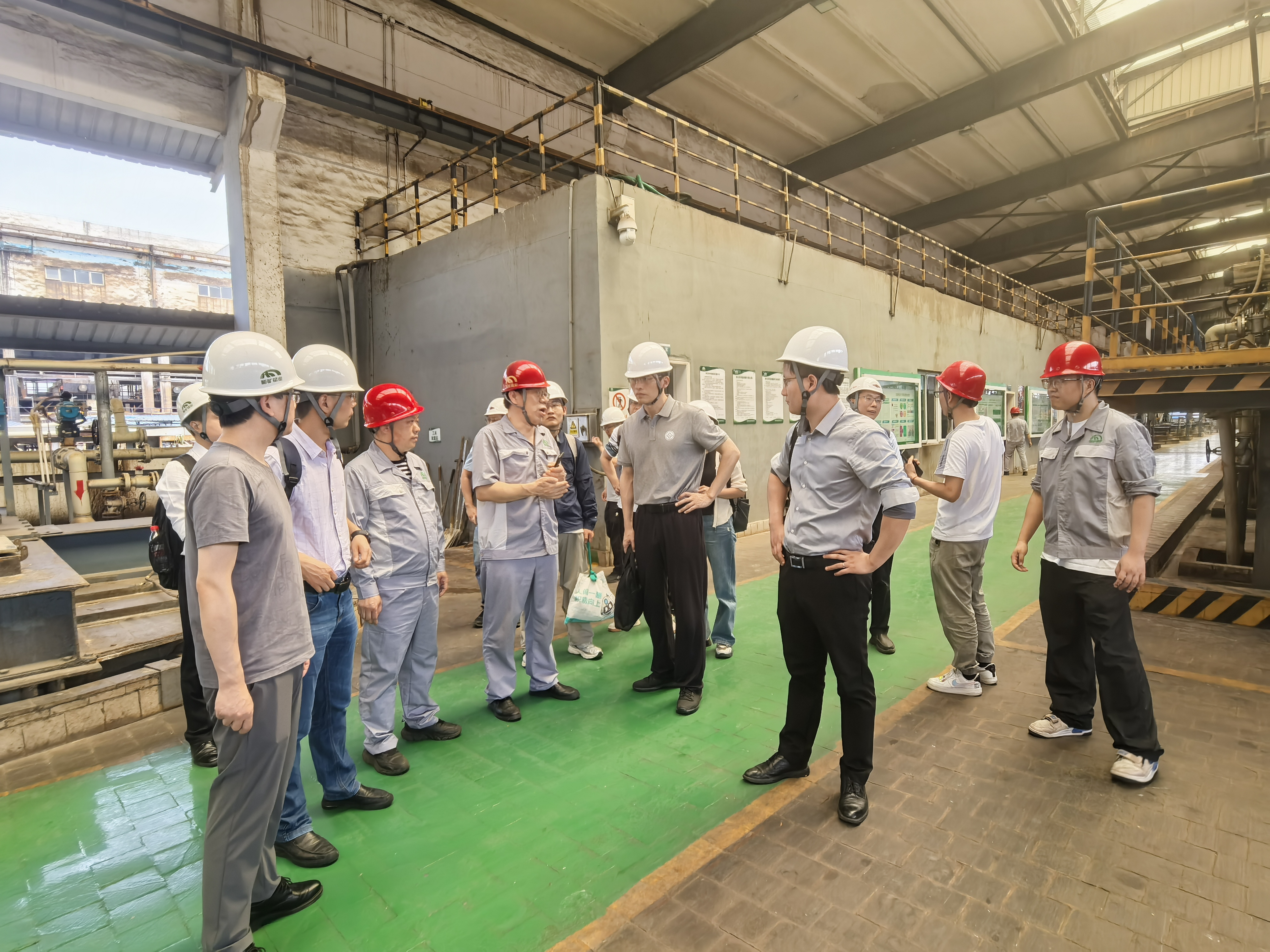 中南大學資源環境學院教授楊建廣一行到能礦錳業考察調研