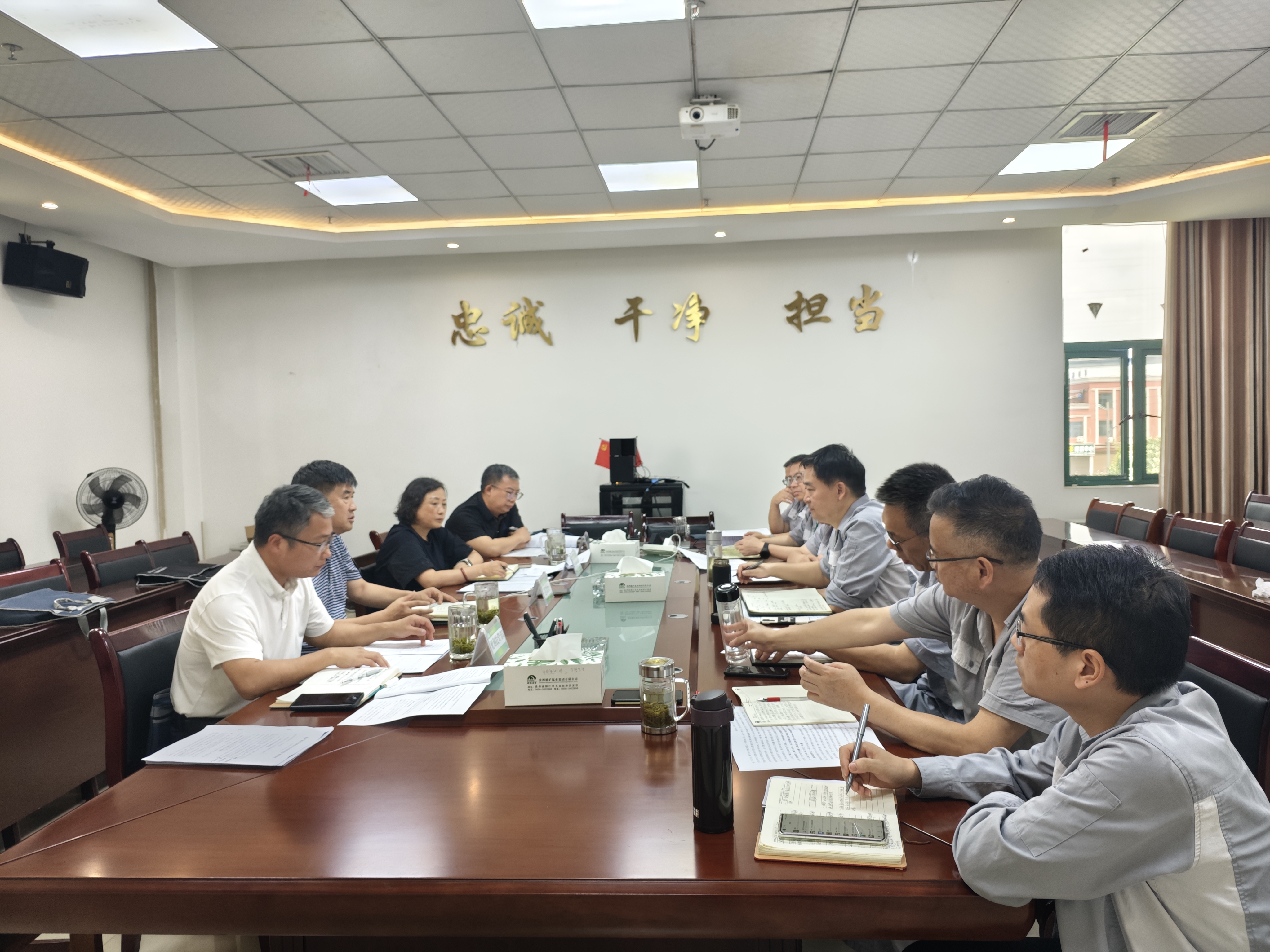 集團黨委書記、董事長、總經理趙震海到能礦錳業調研生產經營、汛期安全等工作